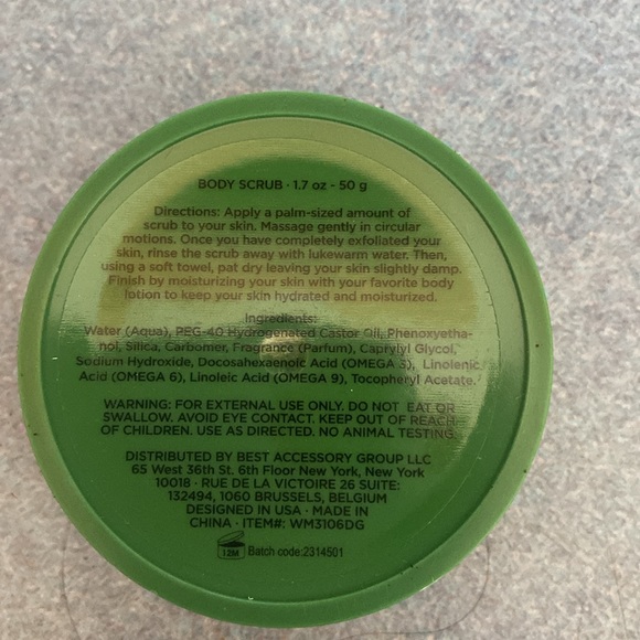 Set of 3 Body Scrubs + Bonus Nail Kit - Picture 10 of 10